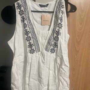 BloomChic White and Black Embroidered Blouse